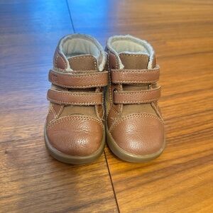 Kid UGG Boots with Velcro Straps